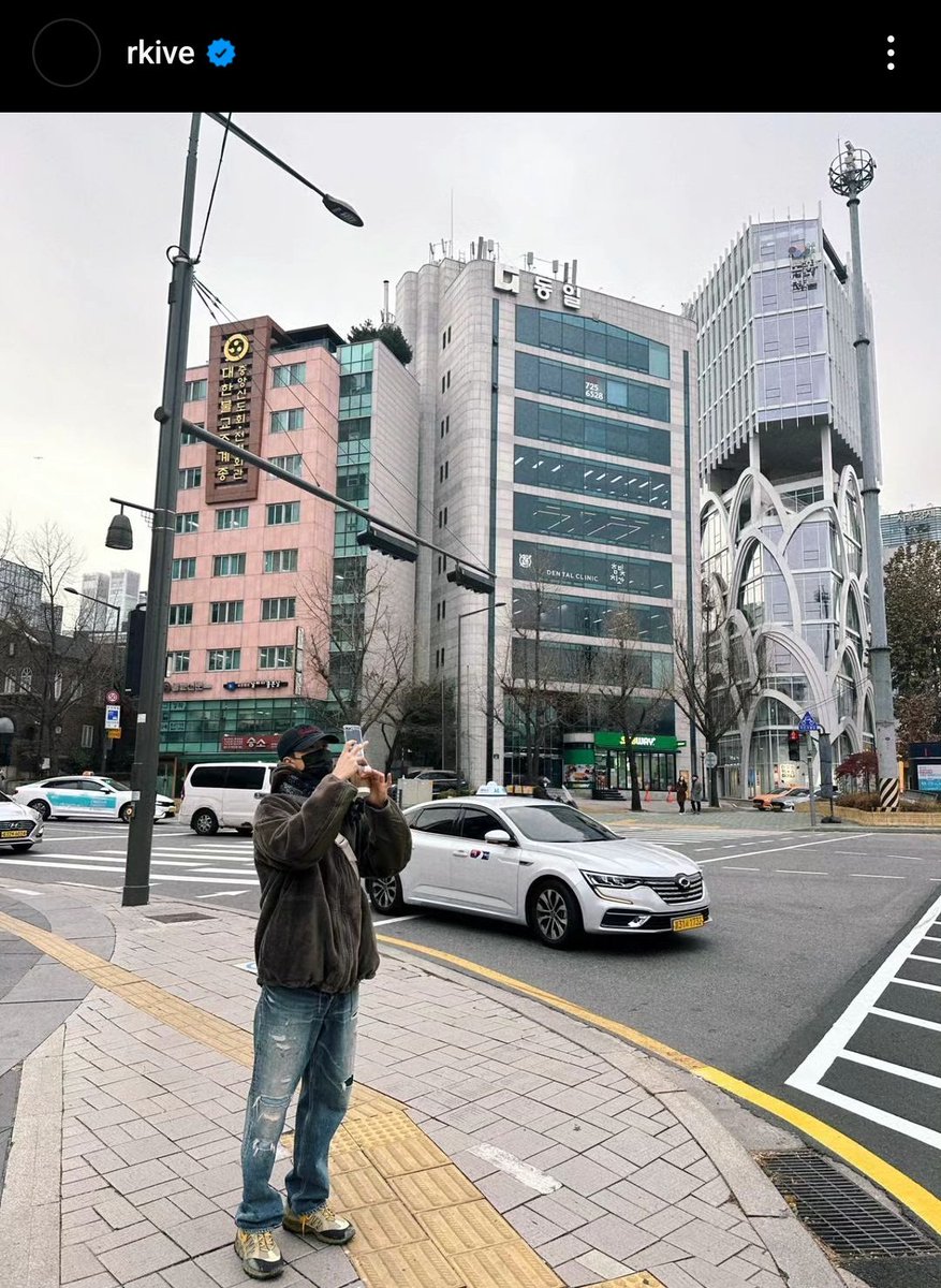 RMGlobalUnion's tweet image. What do you miss most about Namjoon? Please share and use the tag #500DaysTillJooniverse!

We miss his artsy, esthetic Instagram photodumps that he would share on the days we needed most 💜

#RM