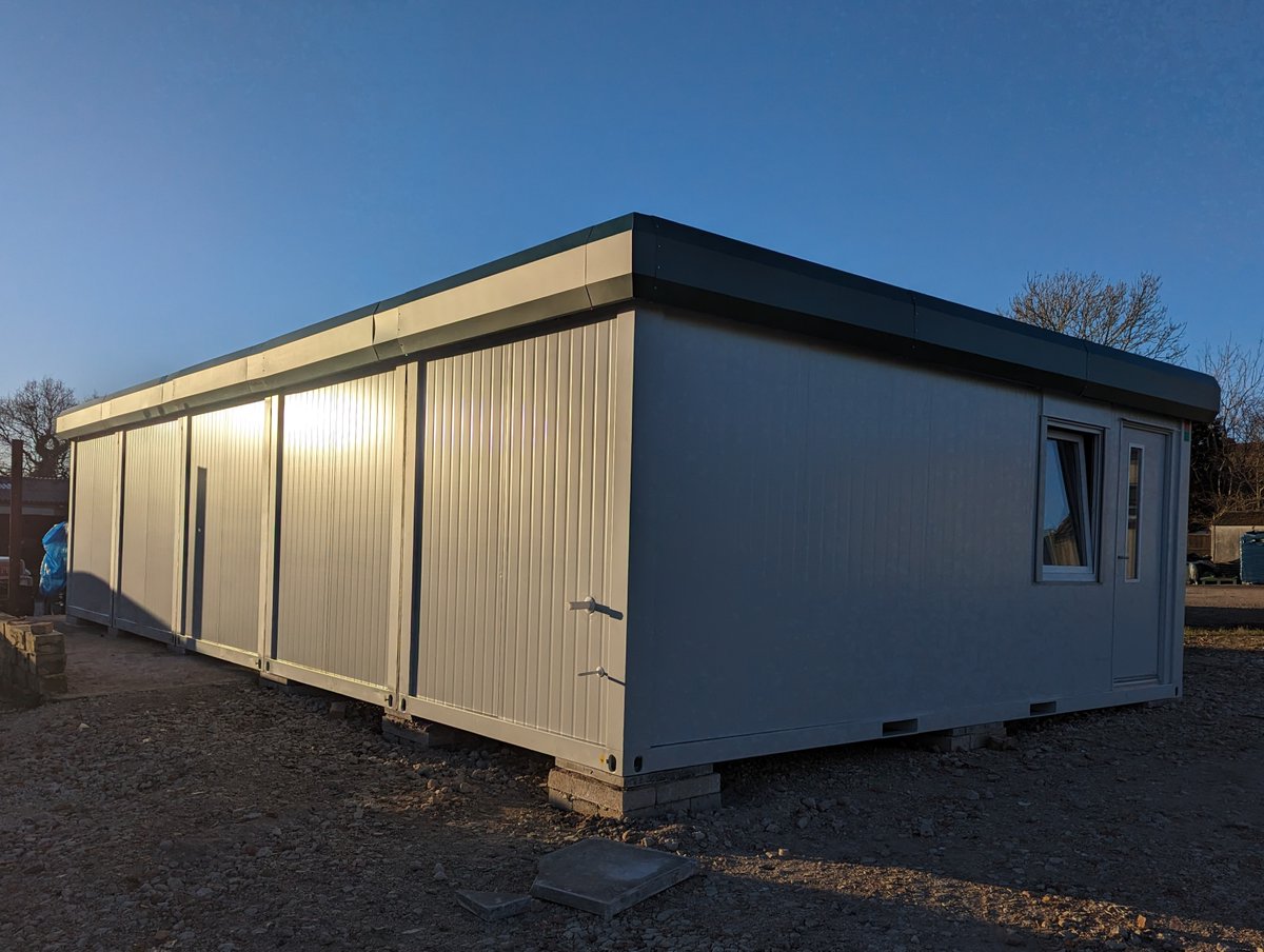 ConceptCabins's tweet photo. This week we've been on site in Derbyshire installed a 5 Bay (40' x 20') Modular Building for a local Horticultural Supplier!

Our returning customer has been working in cabins they purchased from us 15 years ago &amp; was in need of some extra space for his growing business! 🪴 https://t.co/zDONV903wj