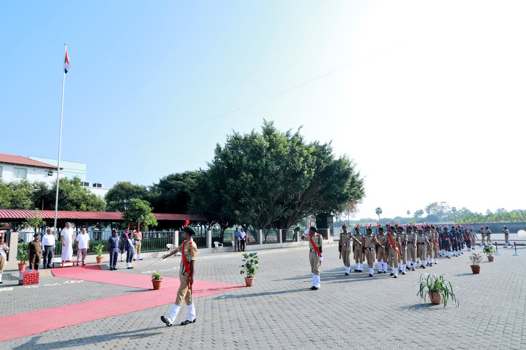 KecNcc's tweet photo. What's more intriguing than watching the drill square filled with Cadets of high spirit and motivation. 
With the fullest josh Cadets of @KecNcc
have shown a spectacular show for the 75th Republic day parade.
@HQ_DG_NCC 
@NCCDte_TNPAN 
@Ko_Champions
@erodencc 
@KonguOfficial https://t.co/XyDF6NGE1n