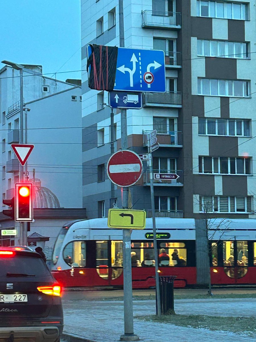 Liepājā prot zīmes! Kurš var pateikt, kur te drīkst un kur nedrīkst braukt?