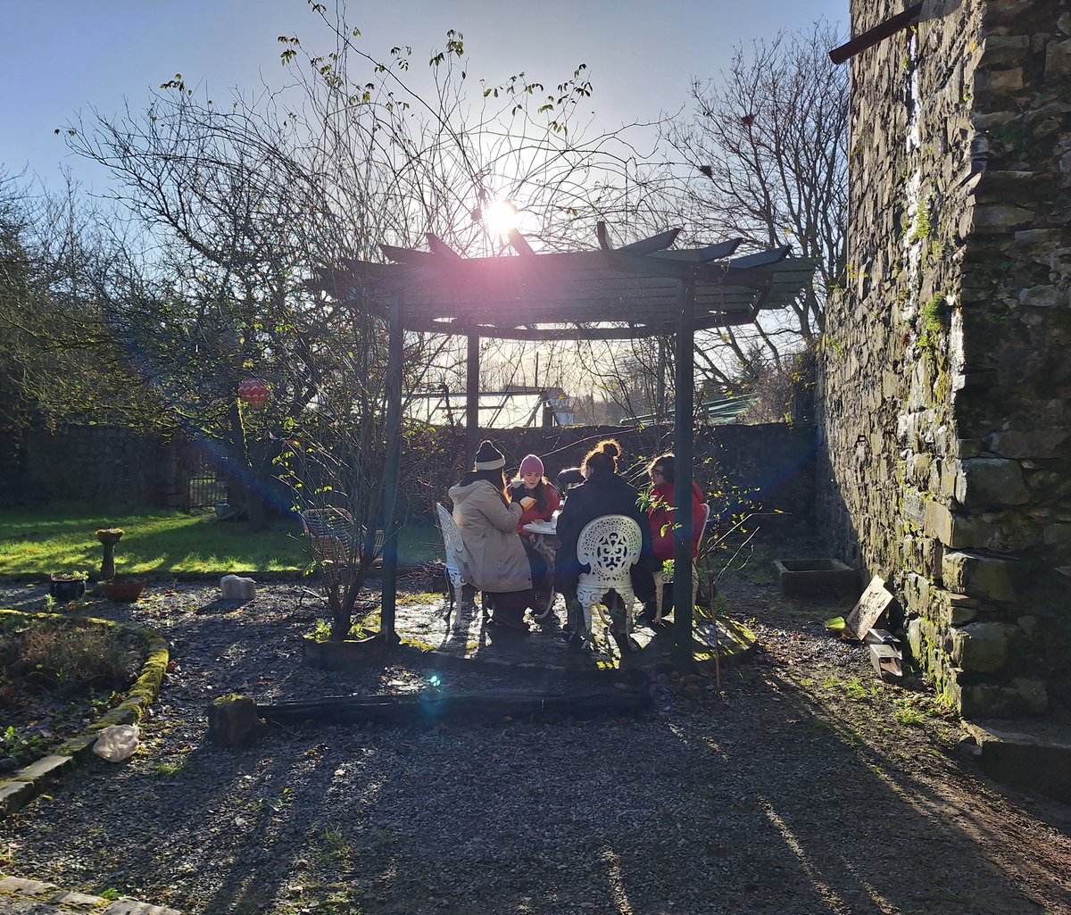 IrisHeritage's tweet photo. 🌞 The hard work continues.. with actual sunlight!
What a great location for lunch today 😍🏰☕

#killeigh #archeology #studyabroad #3Dmodels #hightea @IFRArchaeology https://t.co/Poivl8eSY5