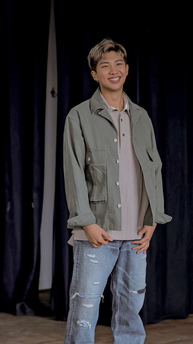 joonationfb's tweet image. Comparte un mensaje para Namjoon usando la etiqueta, # → ↓ #500DaysTillJooniverse 

#Namjoon no olvides sonreír, estaremos esperándote, mantenerse saludable por favor.🫂💕

#RM #방탄소년단RM #김남준