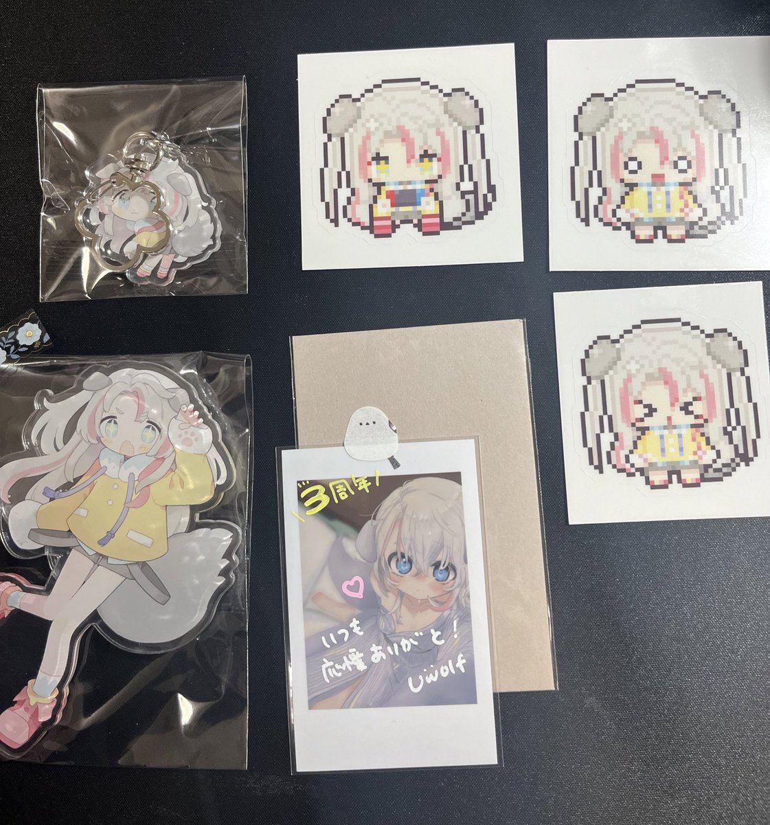 Kesaransan's tweet photo. ウォルフさん（@JacksNicks ）の3周年記念グッズ届いてた！！！！
アクキーも可愛いしステッカーとチェキ風イラストも最高！！！！
これからも配信頑張ってください応援してますー！！！ https://t.co/sf3Bz3A8xg