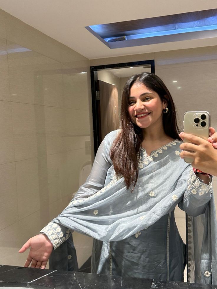 pallamvy's tweet photo. Saree or Suit ? 🧿 https://t.co/pR7Lsup9Yx