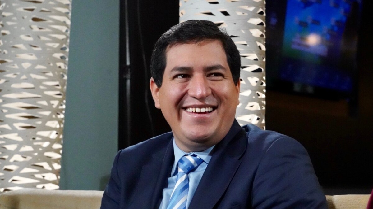 ElDatoEcua's tweet photo. #Urgente ¡ANDRES ARAUZ PIDE AL PRESIDENTE QUE NO RATIFIQUE EL ACUERDO CON EE.UU!  ¿ASUSTADOS?

"Presidente Noboa,No ratifique el acuerdo firmado por Lasso que unilateralmente otorga impunidad a militares, civiles y contratistas del Departamento de Defensa de EEUU en territorio ecuatoriano"

No ratifique un acuerdo firmado por Lasso días después de la segunda vuelta pues hace parecer que fue un esfuerzo coordinado entre ustedes dos. Aproveche para renegociar semejante insulto y haga un buen acuerdo, en lo posible recíproco y acotado, que respete la Constitución que Ud juró defender. Manifestó el tesorero de la Revolución Ciudadana, Andrés Arauz.

#EcuadorUnidoContraLosNarcos