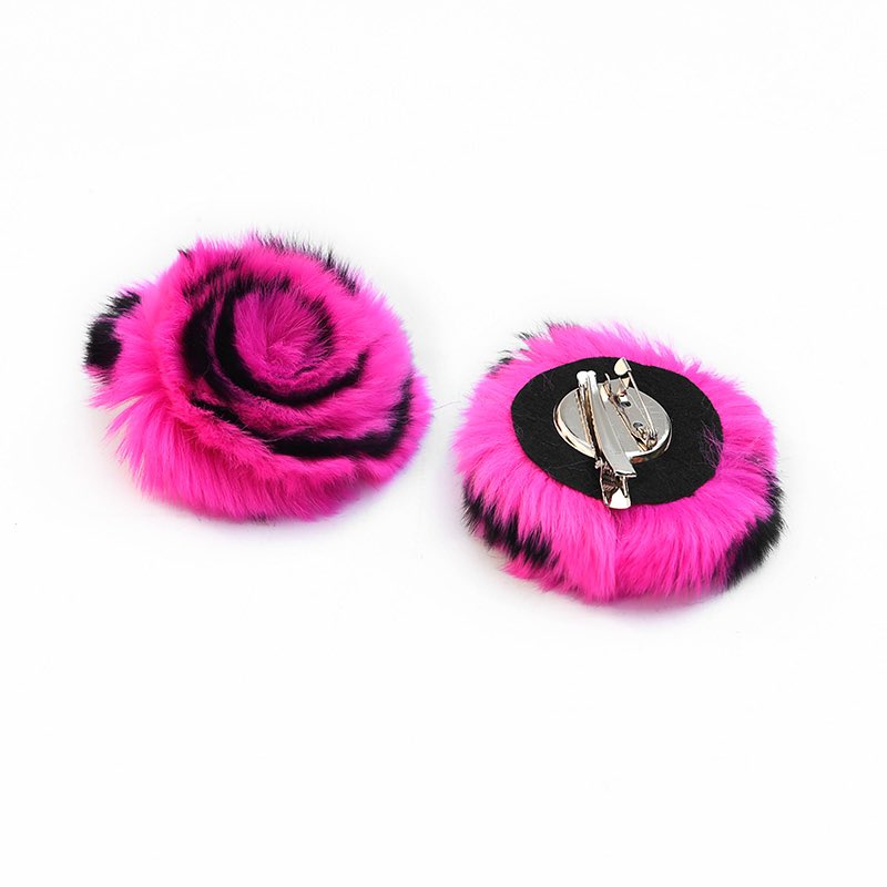 DAYMISFURRY's tweet photo. Accessory of the day😍#rabbitfurbroochpin #pin #accessory #fashionaccessories #accessoryoftheday #handmadeaccessory #handmade #realfur #rabbitfur #rabbitfurry #broochpin #toquepin #new #newstyle #handmadewithlove #boutique #boutiquefashion #boutiquestyle #girlsfashion #girlstyle https://t.co/dmLQpgy1Vk