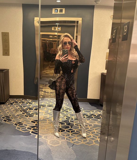 I&rsquo;ll be at the @naughtyamerica booth today from 2:00 to 7:00 pm https://t.co/zOg7K2GETF<a class="tags" href="/tag/naughtyamerica">@naughtyamerica</a>