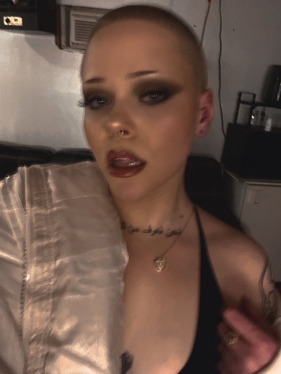 chloe222luff's tweet photo. 🤍🌫️😵‍💫 https://t.co/XjYwIlCC0F