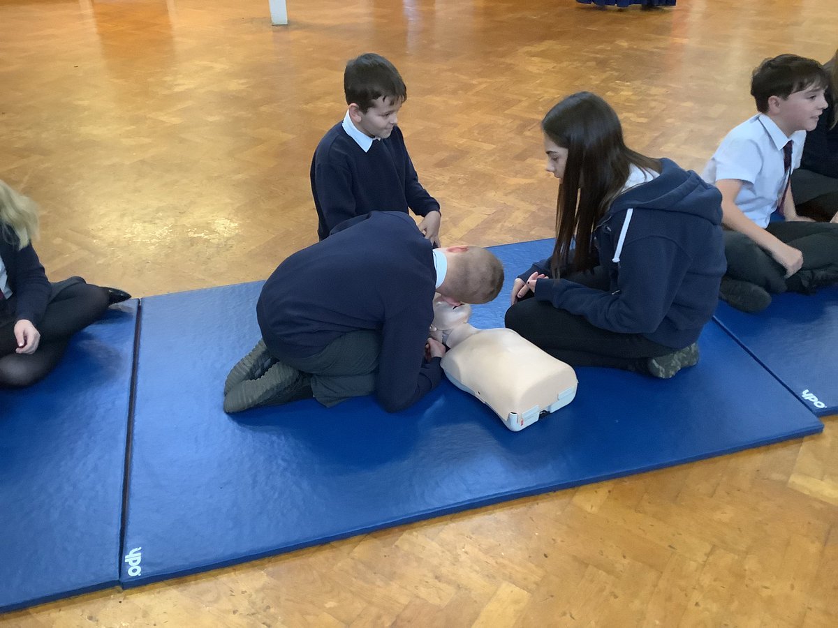 CroxbyPrimary's tweet photo. Year 6 Giraffes 🦒 have learnt some valuable first aid skills. Make sure to ask them about the actions that may need to be taken in the event of an emergency @actfastfirst https://t.co/B42DfThHqB