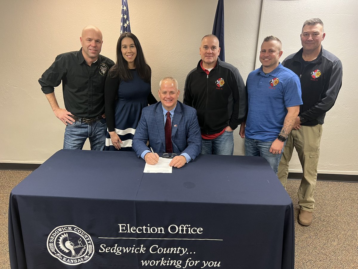 JeffBlubaugh's tweet photo. Today I filed to run for Sedgwick County Commission District 2 and I am honored to have the Full Support of the Wichita Fraternal Order of Police as well as the Wichita Firefighters IAFF.
Public Safety has always been my highest priority and I am honored to have their endorsement https://t.co/pyh1U0O15u