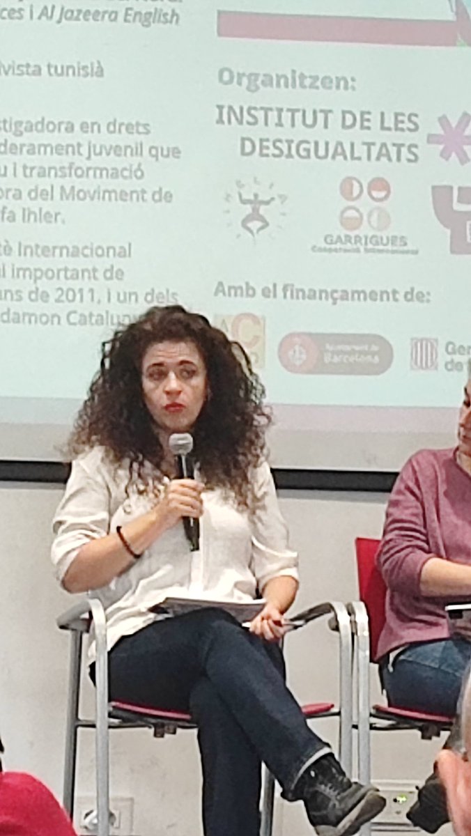 GarriguesCoop's tweet photo. - No serveix només posar-se a favor d'uns O dels altres, hem d'escoltar- segona jornada de "Fent front a l'extrema dreta a la mediterranea: resistentes de l'anti-racisme i l'ante-islamofobia" organitzades pel @IDesigualtats @GarriguesCoop @HeliaDones + el suport  @cooperaciocat https://t.co/d7ogS1kHSR