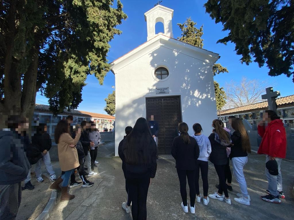 iesamoreno's tweet photo. Divertour por #Brunete  organizado por los @AlumnxsAM de Diver II y con @AlumnxsAM de 2º como espectadores. ¡Han aprendido de los mejores! @AytoBrunete https://t.co/KEhKz3OdyH