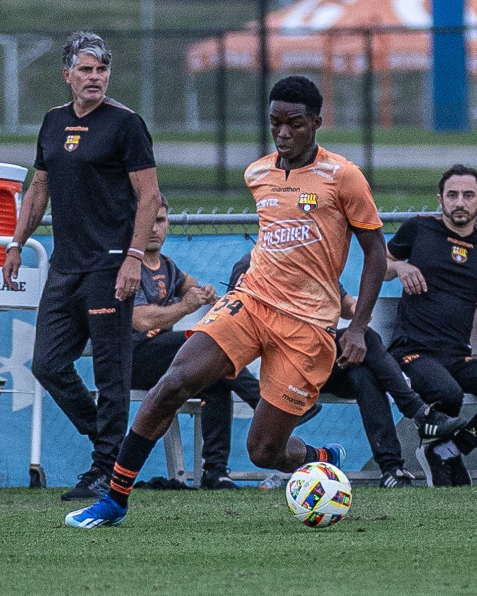 BSCEutimios's tweet photo. Bruno Caicedo, dando todo en la #PretemporadaBSC2024 🇺🇸

Jugador #FormativasBSC 🔥⚽️
#BarcelonaSomosTodos 🟡⚫️ https://t.co/nSfc0Kzwus