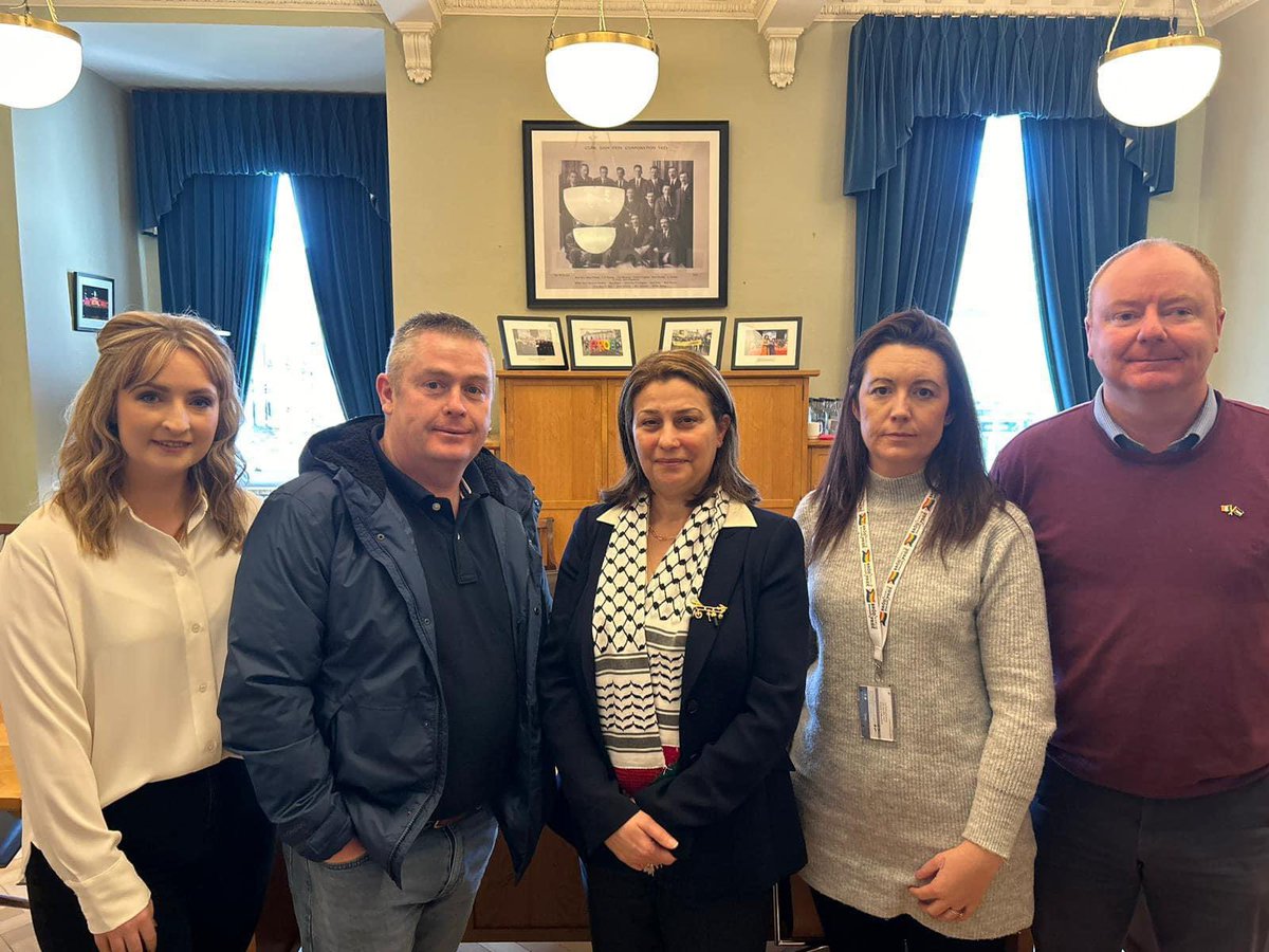 It was an honour to meet Palestinian Ambassador Dr. Jilan Wahba Abdalmajid at Cork City Hall today as she briefed councillors on the situation in #Palestine.

We stand in complete solidarity with the Palestinian people.

We call for an immediate and full ceasefire. #FreePalestine