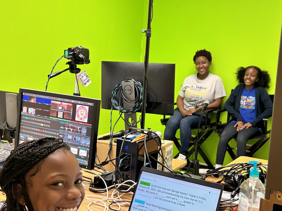 kelsedwards1016's tweet photo. Happy Friday from the W.I.S.E. studio 🦅 I love joining these students on Fridays for announcements 😁 @IsonSpringsES https://t.co/lhQKbkFvVZ