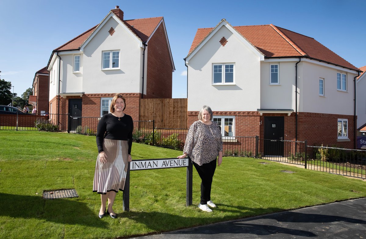 🏘️Welcome to Inman Avenue – named after the mother of social housing legend and former Eastlight board member @Alison_Inman. Part of our first Eastlight-led project in Mount Hill, Alison also visited the site in person. Thank you Alison! Read More: bit.ly/MountHill