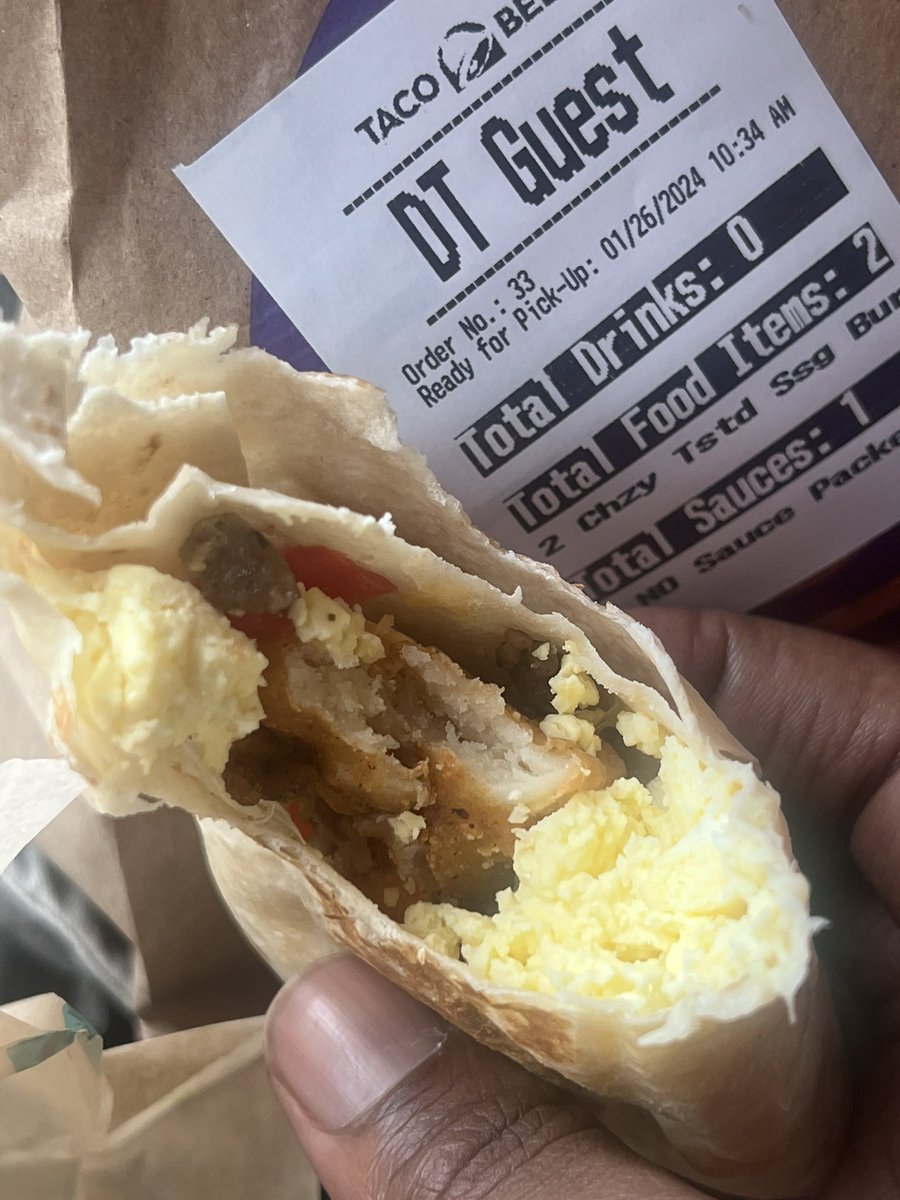 _Highlight_Reel's tweet photo. Ain’t no damn cheese in this “Cheesy toasted sausage burrito” @tacobell  just ruined the start of my morning https://t.co/2wQkh51m4N
