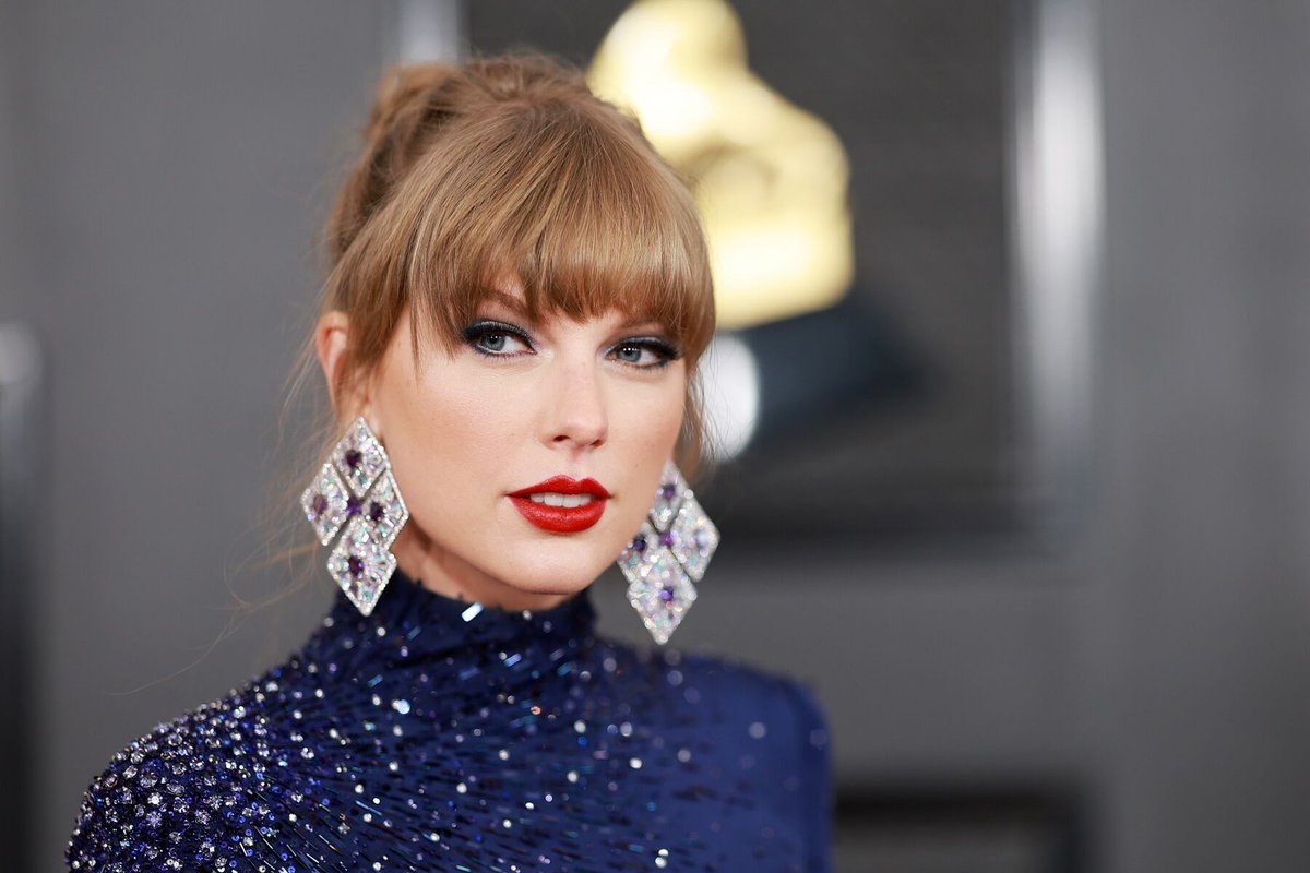 1. What happened to Taylor Swift?

2. Where else have deepfakes been in the news?

3. How are deepfake videos made?

4. How did deepfake technology take off?

5. Is anything being done about it?

<a href="/NateLanxon/">Nate Lanxon</a> explains 👇

bloomberg.com/news/articles/…