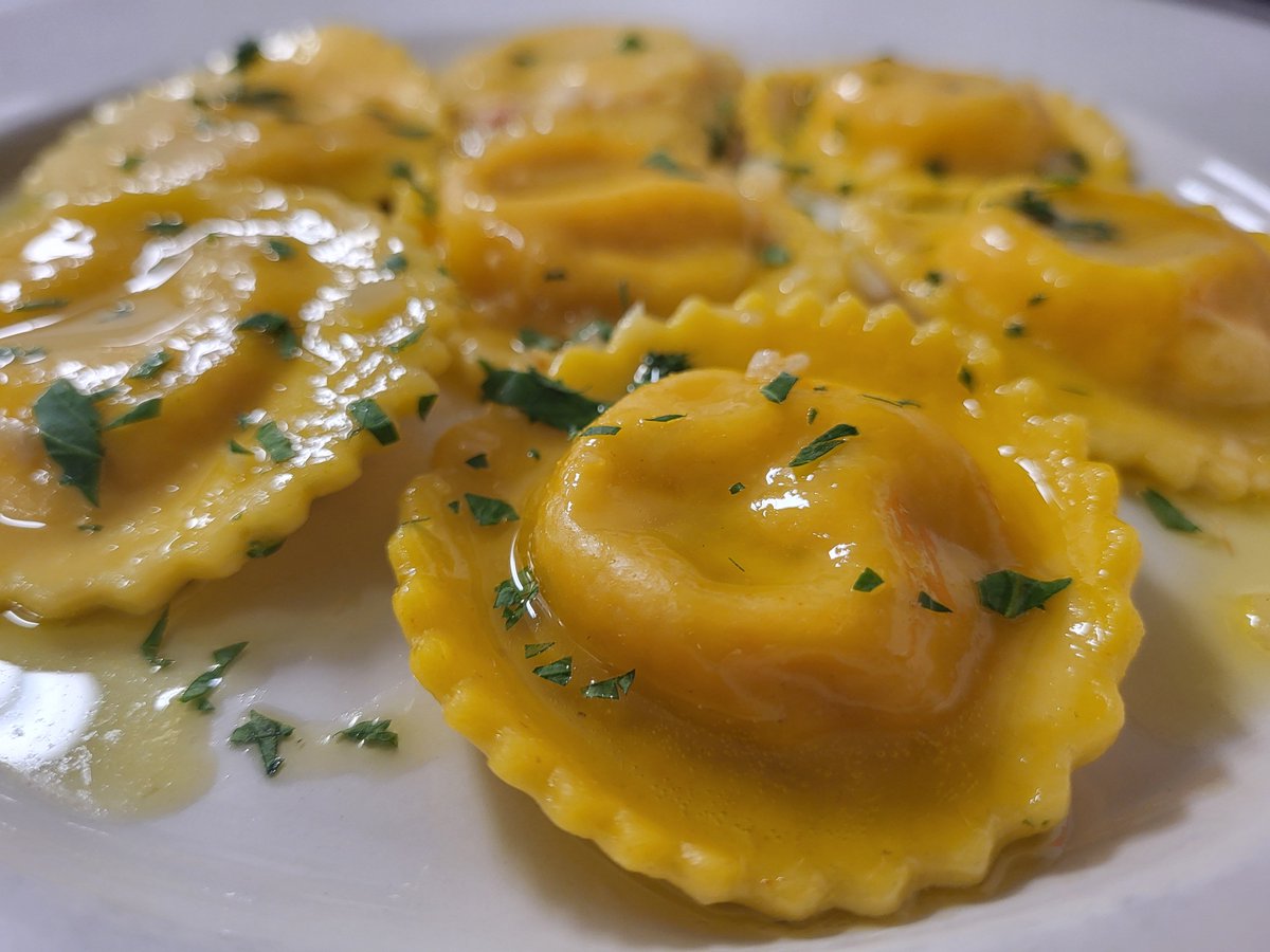 Who said LOBSTER RAVIOLI?
Served in a simple, classic aglio e olio sauce.
🇮🇹 🦞
See you soon.