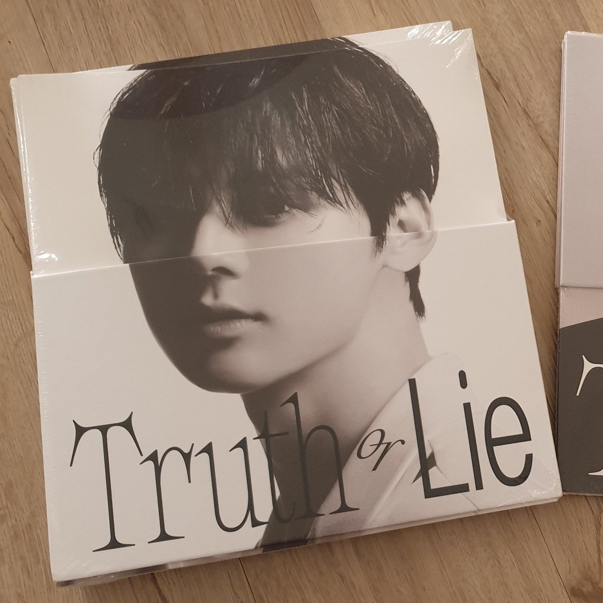 chanseumh's tweet image. because I'm very happy to finally get a reply from Minhyun so I want to Giveaway Truth or Lie Album and Minyang Photocard Holder!Hwangdo from Indonesia please come and join in! and global hwangdo are welcome too! 😁🍑