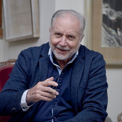 AcadecoUruguay's tweet photo. Con profundo dolor participamos el fallecimiento de nuestro querido Ac. de Honor y Directivo, Prof. Dr. Ricardo Pascale. Brillante, componedor y generoso. Incansable luchador por un Uruguay mejor. Enviamos a su familia un sentido saludo. Le debemos mucho y lo vamos a extrañar. https://t.co/zvQGmFAtr5
