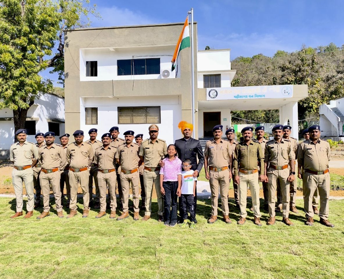May the flag always stand tall, representing the bravery and sacrifices of our ancestors. Happy 75th Republic Day. 🙌 🇮🇳
<a href="/Nevil_DCF/">Nevil Chaudhary</a>