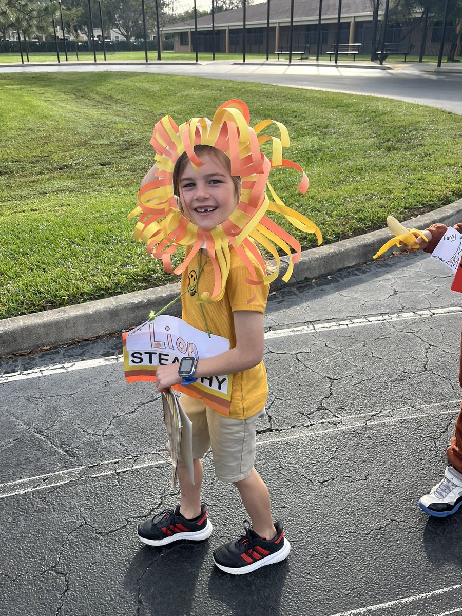 Vocabulary Parade to celebrate Literacy Week! #whatsyourword #literacyweek <a href="/VineyardsVipers/">Vineyards Elementary</a> <a href="/CCPSElemELA/">CCPS Elementary ELA</a>  <a href="/collierschools/">Collier County Public Schools</a>