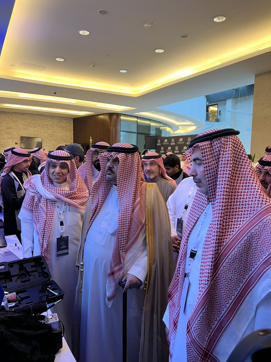 ibrahimbinzaid0's tweet photo. اللهم لك الحمد حتى يبلغ الحمد منتهاه.

بفضل الله ثم تعاون الزملاء، أنشأنا تطبيق Glint, والرحلة التي تبلورت في هاكثون المسؤولية المجتمعية برئاسة من صاحبة السمو الملكي الأميرة حصه بنت سلمان حفظها الله، وبحضور كريم من صاحب السمو الأمير عبدالرحمن بن مساعد، تم تكريمي انا وفريق @GLINTSA_ بالمركز الثالث في الهاكثون.

الحضور والدعم الملهم من اصحاب السمو والمعالي، كان اكبر دافع لنا، واكبر محفز.

ولا أود ان انسى المعلم والشخص الذي وقف معنا وقفت رجل صادق، لا يتفانى ولا يتهاون في الدعم والتشجيع الاستاذ:@ALSALHAN وجميع فريقه🙏

في الختام اعتقد انه لا يوجد فريق خاسر بل الجميع فاز بهذا التكريم الرائع, وسعيد بوجودي بين هذه النخبة.

أسأل الله التوفيق والسداد للجميع، والله يجعلها فاتحة خير علينا جميعًا.💙🙏

التيم الاسطوري:
@Rami_Alhashmi 
@liiitb 
@AlenizeBas4423
@CSmohmmadSH