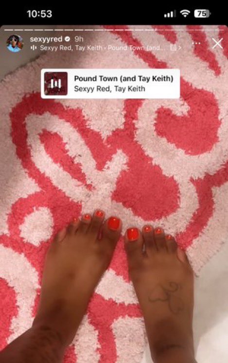 WriteARapSis's tweet photo. SEXYY RED has joined the conversation! Showing off her two GOOD FEET 😭😭😭😭😭😭😭😭 get up Megan and swing back 😭😭😭 https://t.co/AHmFkj5FVl
