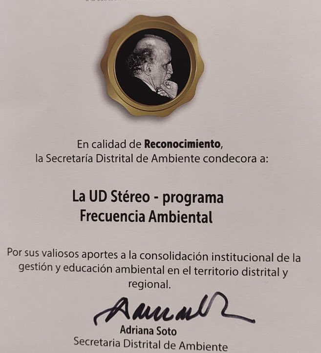 LaudEstereo's tweet photo. ¡Logro ambiental ! 🌿 @Ambientebogota reconoce y condecora el programa Frecuencia Ambiental de @LaudEstereo, junto a su directora Ximena Parson, por sus valiosos aportes en gestión y educación ambiental en el territorio distrital y regional. ¡Felicidades por logro! 🏆🎙️ https://t.co/pzQja5DMX2