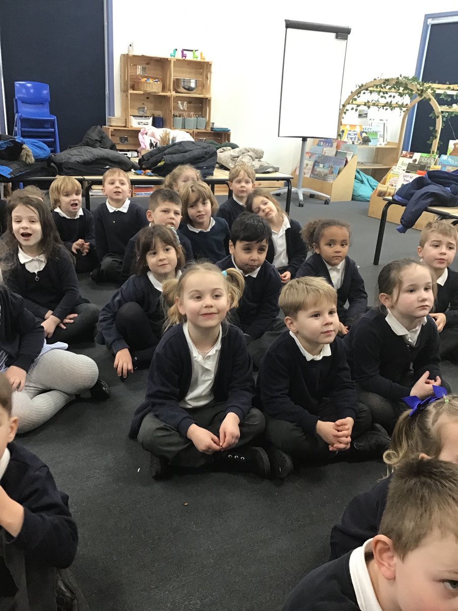 H_E_P_S's tweet image. Cocklemoor have been learning about jungles this week! They watched a video showing what life is like in the jungle. We then discussed why many animals live in the jungle, rather than in Langport! #hepsgeography #hepscience