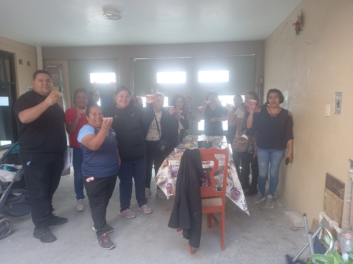 MaraDeLaLuzPre3's tweet photo. Maria de la luz Peréz
#EquipoADMM El equipo ciempre de la mano y la unión hace la fuerza  
Hay Lealtad compromiso respeto
Y en #Nezahualcoyoth  somos mas y se suman mas a este gran equipo https://t.co/Cin46YBaPN