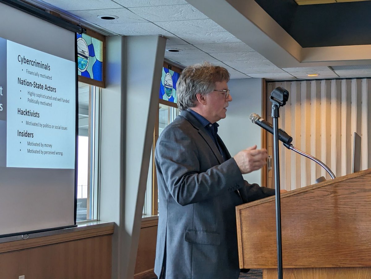 DataRealm tweet media