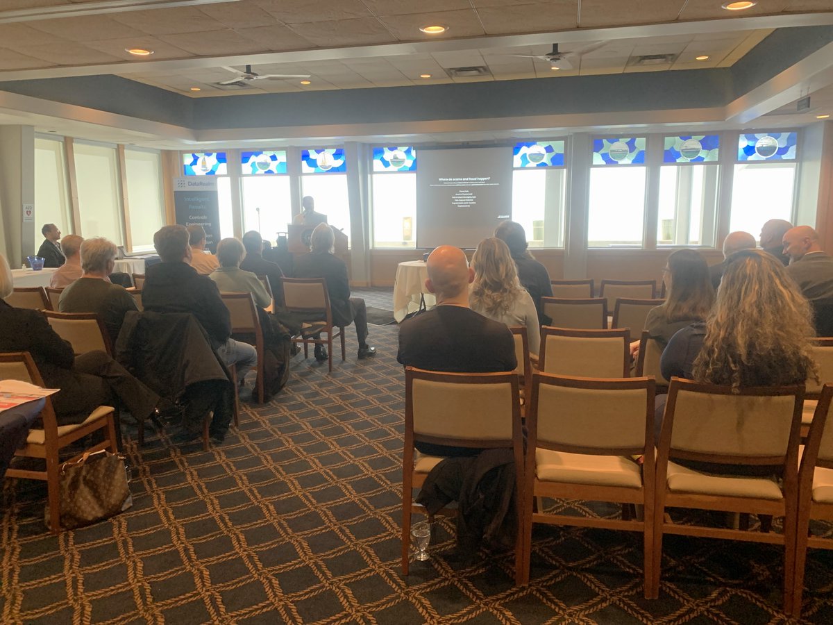 DataRealm tweet media