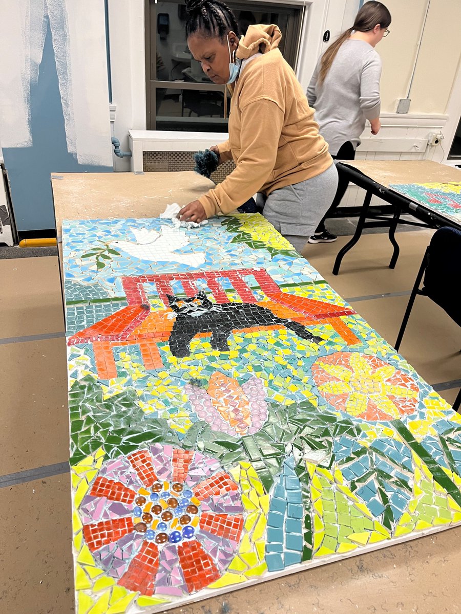 .@PYDPrograms participants recently unveiled a mosaic art installation at Spaulding Hospital Cambridge to welcome staff and visitors. The design depicts a bright garden with different plants, creatures and objects. Learn more: spklr.io/6012WkGg.