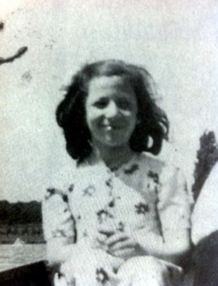26 January 1932 | A French Jewish girl, Suzanne Kura, was born in Paris. 

She arrived at #Auschwitz in a transport of 1000 Jews deported from Drancy on 21 August 1942. She was murdered in a gas chamber after selection.
