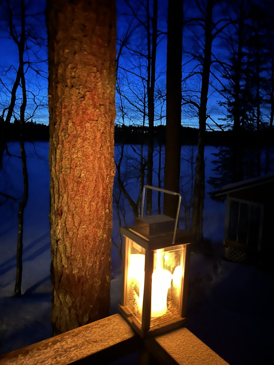Tänään mm. valmiusasioita, muuttohalukkuustutkimusta, kouluverkkoa ja maakunnan kuntajohtajakokous. Ja illaksi mökille kaminan lämmitykseen 🔥.