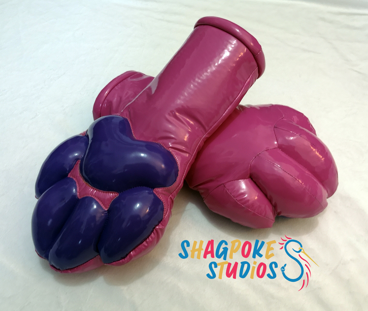 ShagpokeStudios's tweet photo. ✨✨S H I N Y✨✨

Some really fun puffy PVC mitts I finished recently. Kudos to those of you who work with this stuff regularly, it's seriously hardmode 😅 https://t.co/QwqhD1fiqe