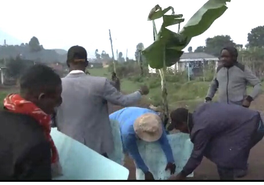 Kifefe Kizza-Besigye (@kizzabesigye1) on Twitter photo Kisoro people were active, yesterday, in planting markers for dangerous holes on their roads!
The way to go; active citizens in demanding better! Let each one do their part. Kisoro people were active, yesterday, in planting markers for dangerous holes on their roads!
The way to go; active citizens in demanding better! Let each one do their part.