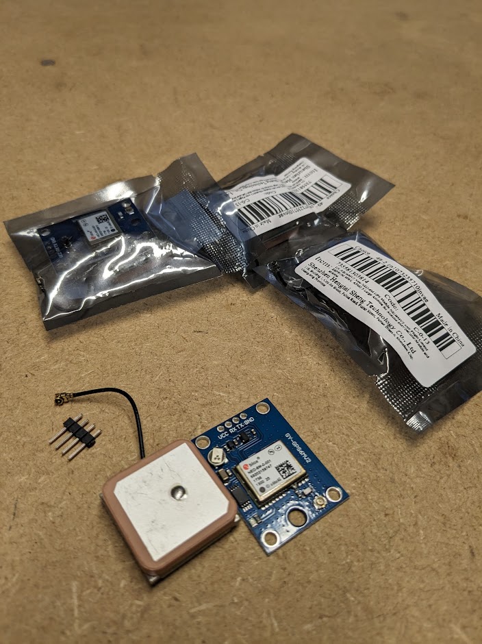 pixeledi's tweet image. Für ein aktuelles #attiny Projekt brauch ich ein #GNSS Sensor und habe tatsächlich noch ein paar Module in den Unweiten der Regale gefunden! #gps #gnss