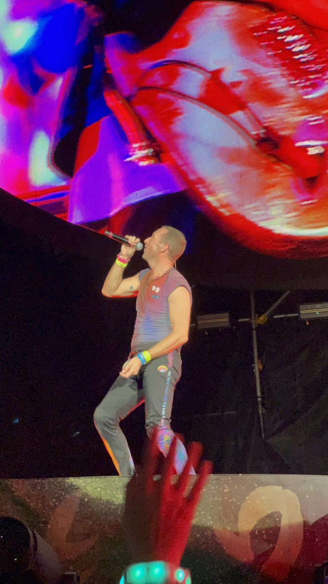 kay_kkw's tweet photo. Thank you for the amazing performance. It was the best time ever!
#ColdplaySingapore https://t.co/6kIB9D81j2