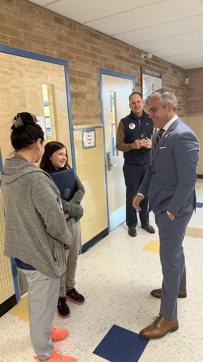 🌟 Honoring Excellence! 🏆 Congressman JuanCiscomani (@JuanCiscomani) visits SSA-EAST to celebrate Charlette Davis for winning the Congressional App Challenge. Congratulations, Charlette! 🎉👏 Your innovation and achievement shine bright! 📱 #CongressionalAppChallenge #SSAEAST