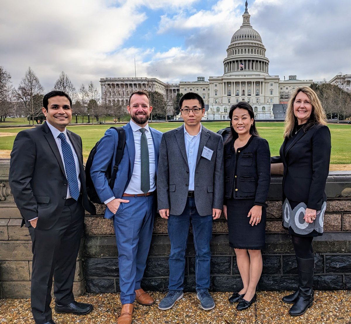 ShaohuaPi's tweet photo. We are advocating and making a difference for Vision research. #ARVO https://t.co/3nUquZnsIz