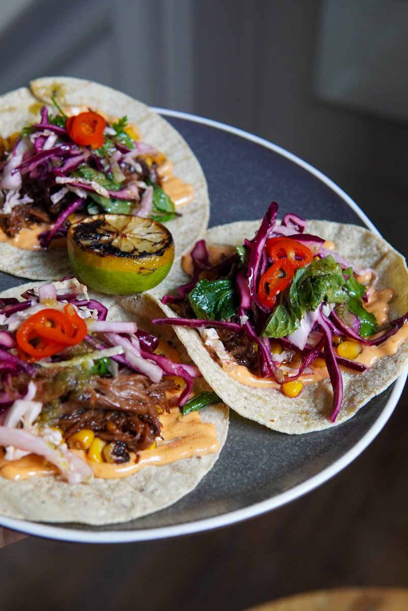 #Tipperary’s Blanco Niño’s slow cooked corn tortillas with local beef short rib, roasted corn, slaw, pickled chilli and chipotle mayo. 🔥 #WhatsForLunch  @helloblanconino @tippfood @GoodFoodIreland