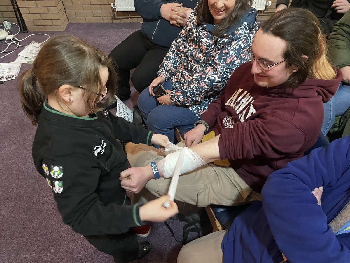 What an amazing evening celebrating the achievement of young people in Horsham. Bronze, Silver and Gold awards including a Super Badger Award presented by our County President Giles York and District Manager @djobtn followed by a bandaging demonstration #stjohnpeople #acheivement