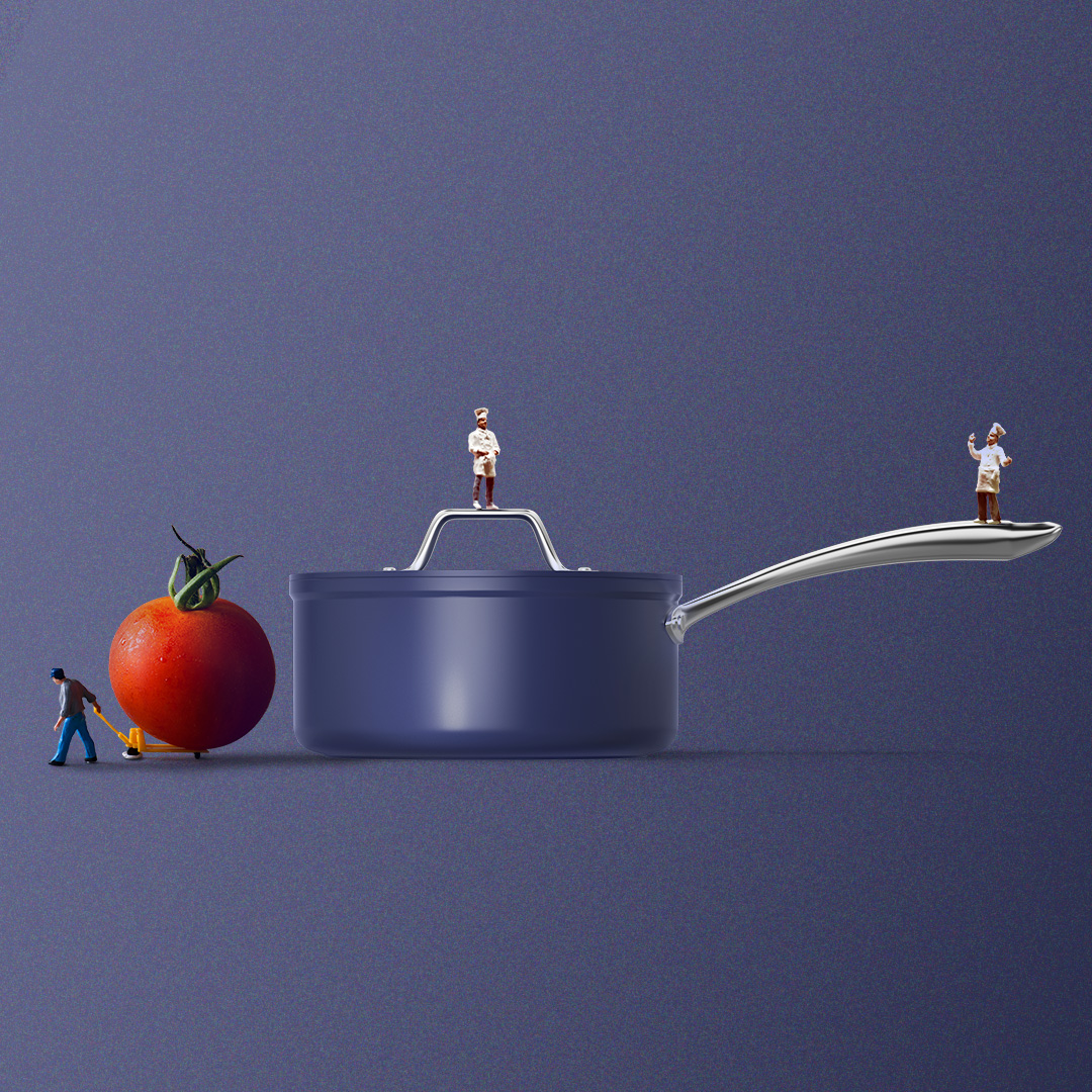 CIARRAbrand's tweet image. So, how deep are the sauce pan and the Dutch oven?
Let the worker tell you. 
The sauce pan is about a big tomato tall; the Dutch oven is roughly 2 big tomatos🍅 tall, if you don't cut tomatos into pieces...😜

#ciarra #ciarracookware #beyondcookware #ciarrabeyondcookware