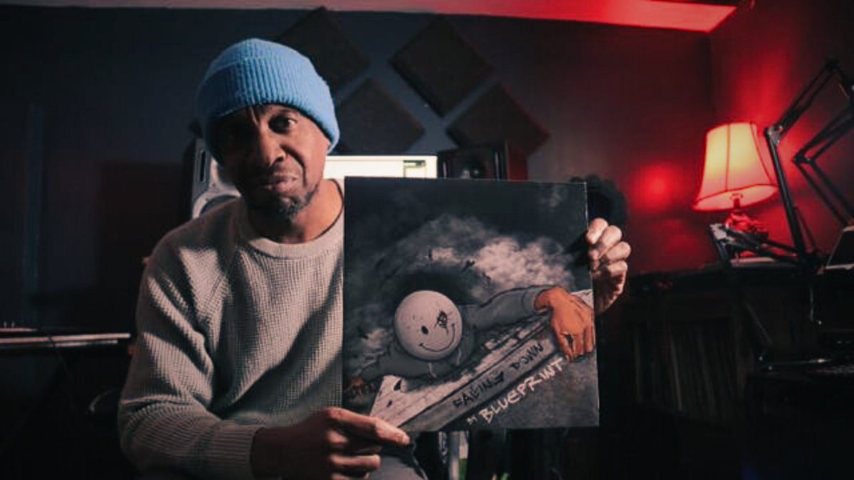 printmatic's tweet photo. ICYMI my new EP "Falling Down" drops April 23rd and is preordering now on https://t.co/qfk0ibyfwQ

- 300 Vinyl + 100 CDs
- Purple Vinyl
- Instrumentals + Lyric Sheet
- First 100 LP orders come w/ free 45
- Signed copies

Order at https://t.co/TIUsIXhqwI https://t.co/5YRLynt0vv