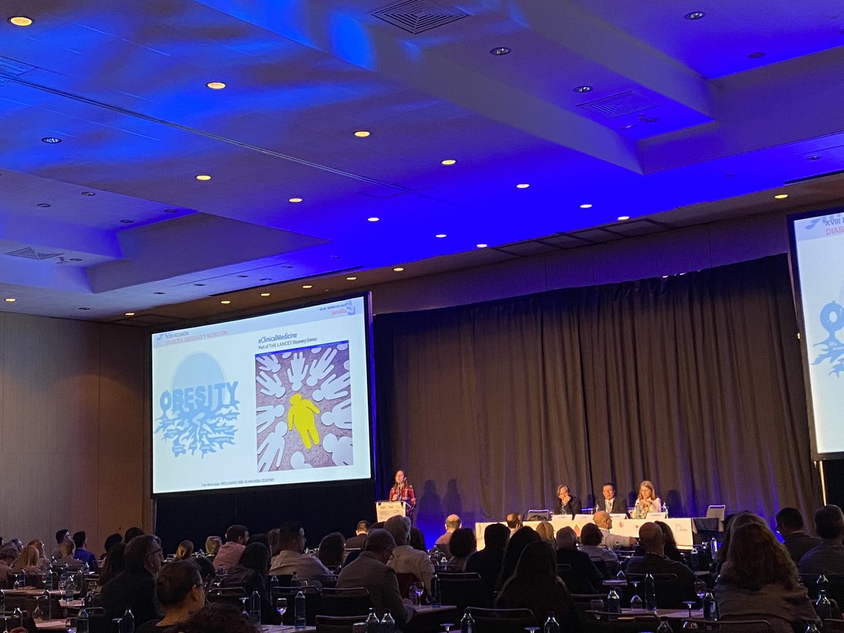 📢🔴 #18DM_SEMI | Dra. <a href="/CarreteroJuani/">Juani Carretero Gomez</a>, presidenta de <a href="/Sociedad_SEMI/">Sociedad Española de Medicina Interna</a>, reitera la importancia de “no estigmatizar ni culpabilizar” a la persona que vive con #obesidad y de que sea considerada “enfermedad crónica multifactorial”. #SEMITuit #MedicinaInterna <a href="/Diabetes_SEMI/">GT-SEMI Diabetes, Obesidad y Nutrición #17DM_SEMI</a>