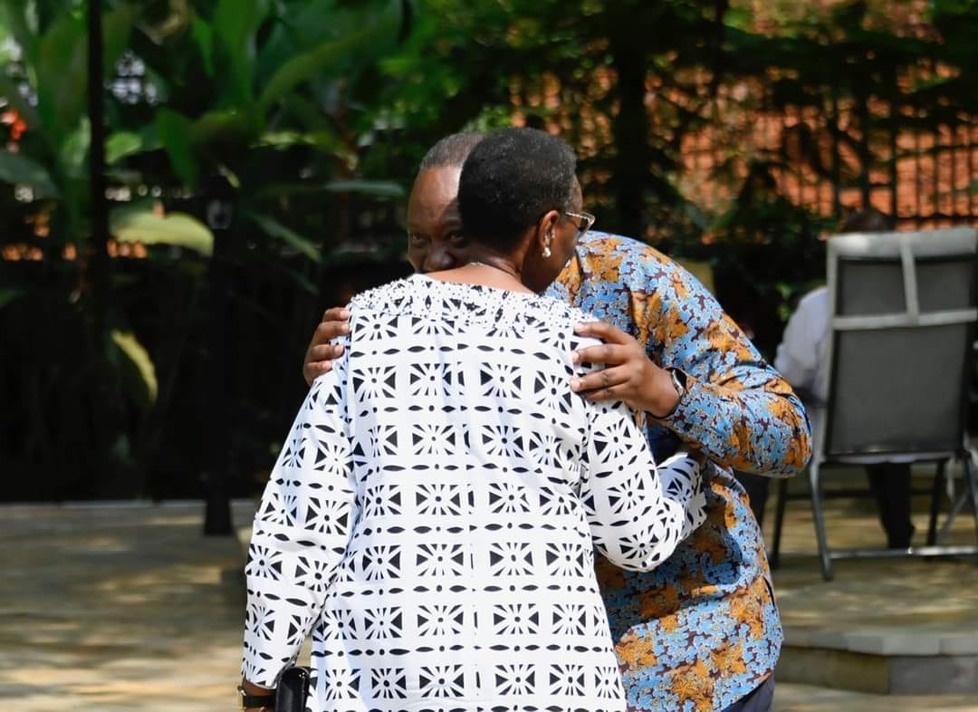 gabrieloguda's tweet photo. BREAKING NEWS: Here is the photo of President Uhuru Kenyatta who was on his way to greet Mama Janet Museveni at State House Kampala, when news reached him that the Kenyan Judiciary had done the Lord's work. https://t.co/NzKbEJVD0r