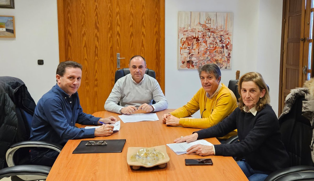 Ayto_Castilblan's tweet photo. Firmado un nuevo convenio de colaboración con la Asociación Músico Cultural Virgen de Gracia para el fomento y la promoción de la cultura musical en Castilblanco
https://t.co/ZfecHZ6Mvk https://t.co/byDelhcxOQ